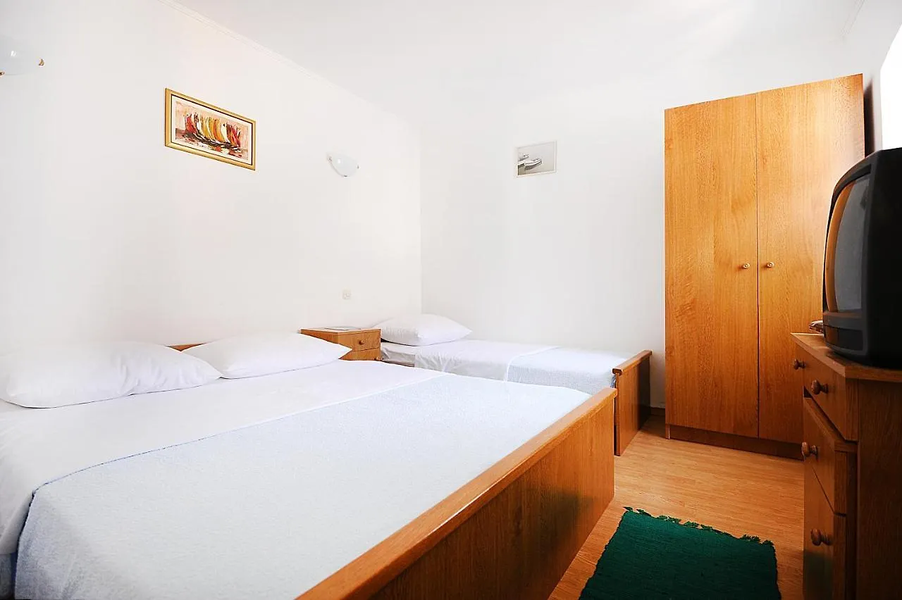 Appartement Studio Okrug Donji 16737B Donji Okrug  Kroatië